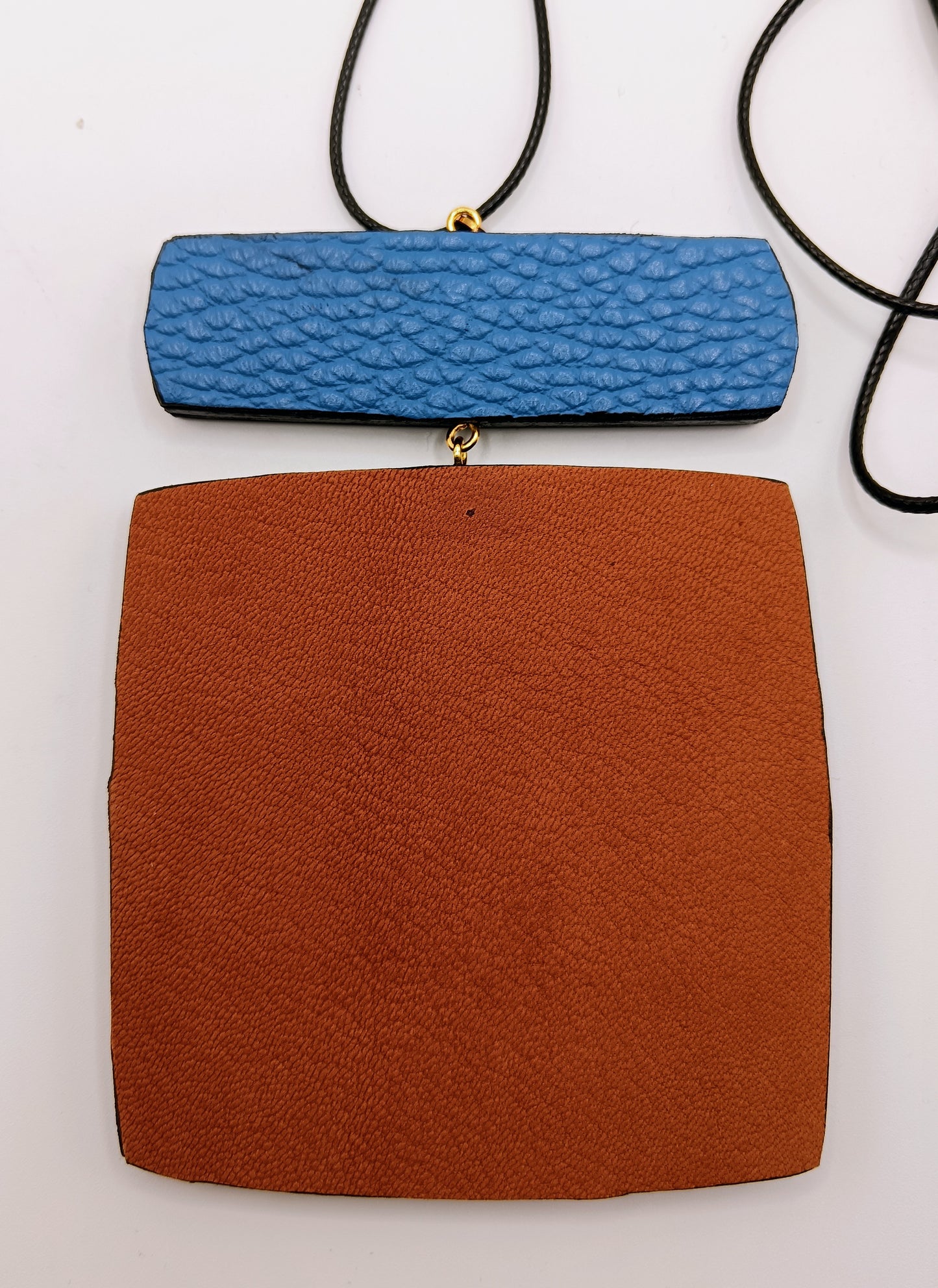 Collana lunga con pendente