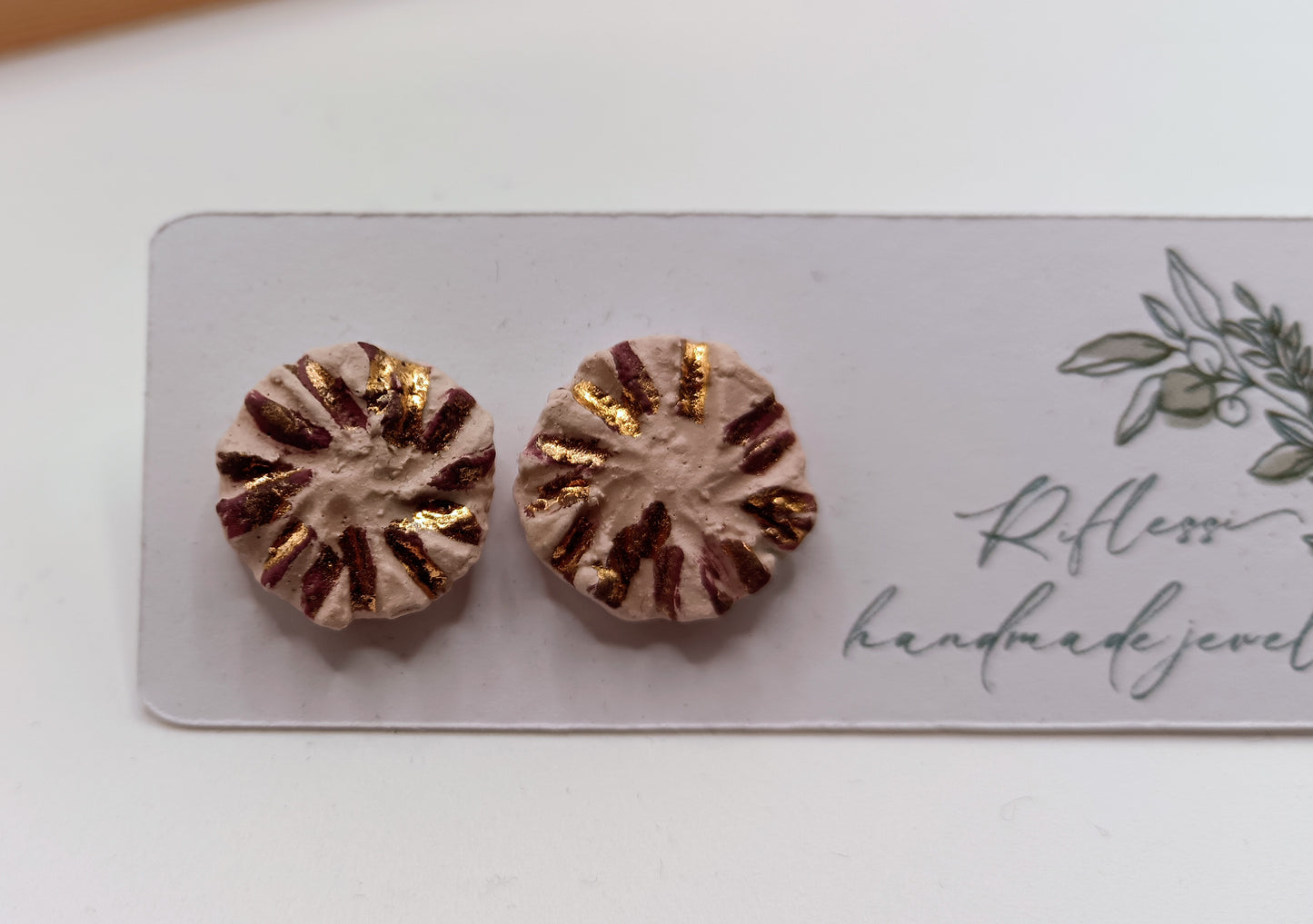 Orecchini bottoncini al lobo