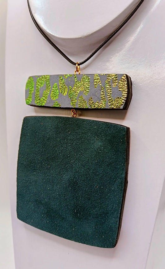 Collana lunga con pendente