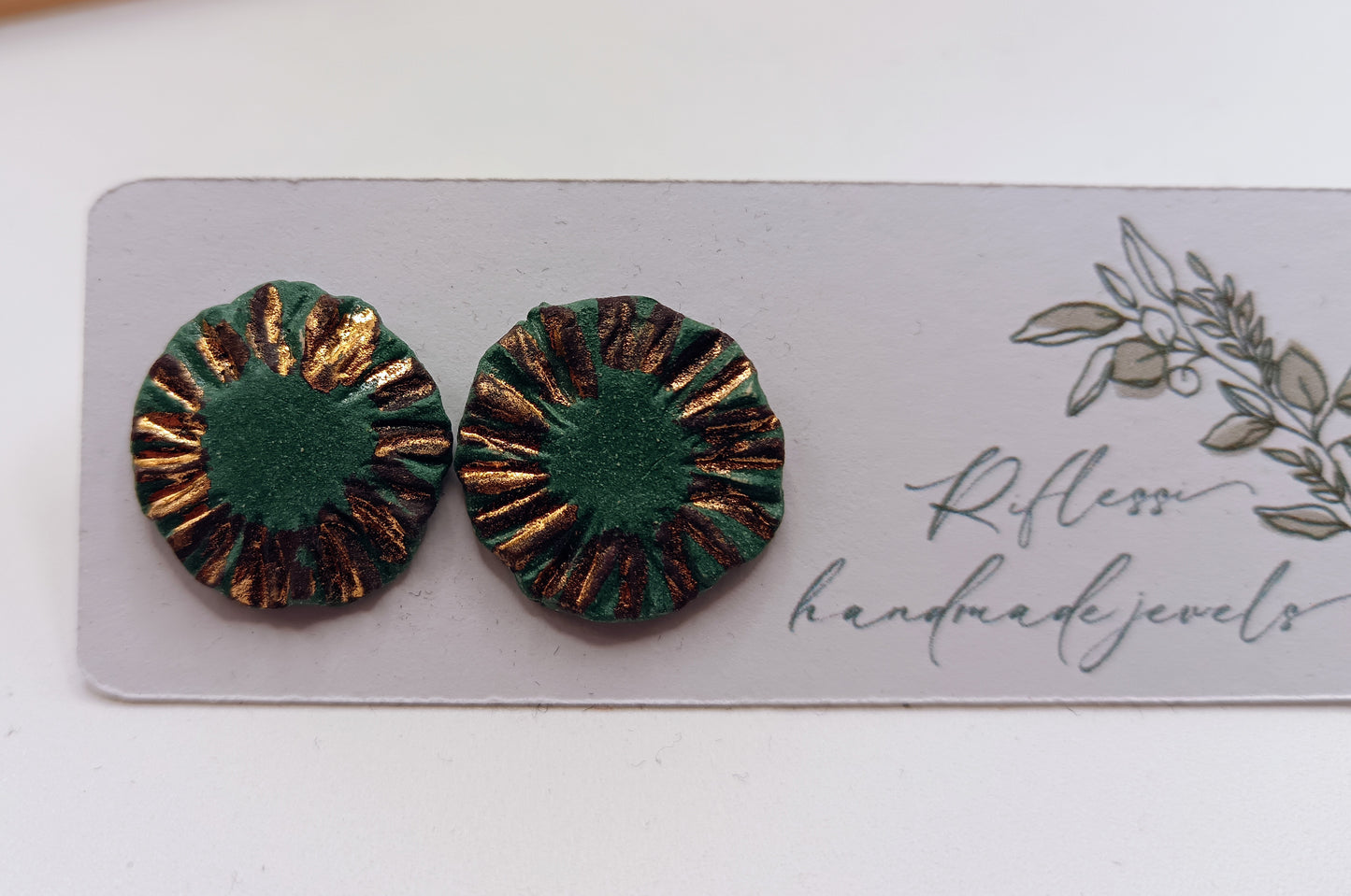 Orecchini bottoncini al lobo