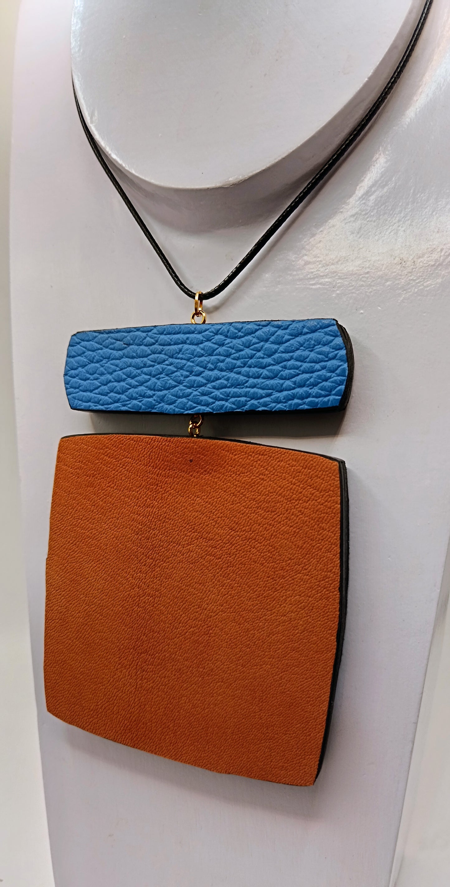 Collana lunga con pendente